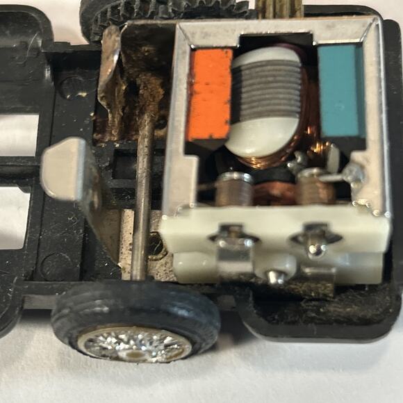 1960s Ideal Motorific Ferrari #9 Battery Operated Car w/ Original Display Case - Picture 9 of 16